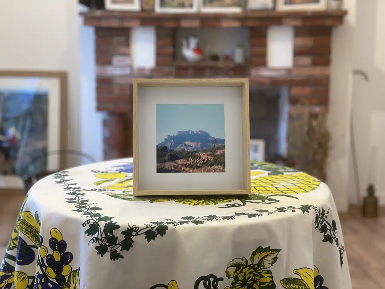 Carte postale "Le berger et ses moutons sur le Rocher de Roquebrune" en Provence - photo André Abbe – Image 2